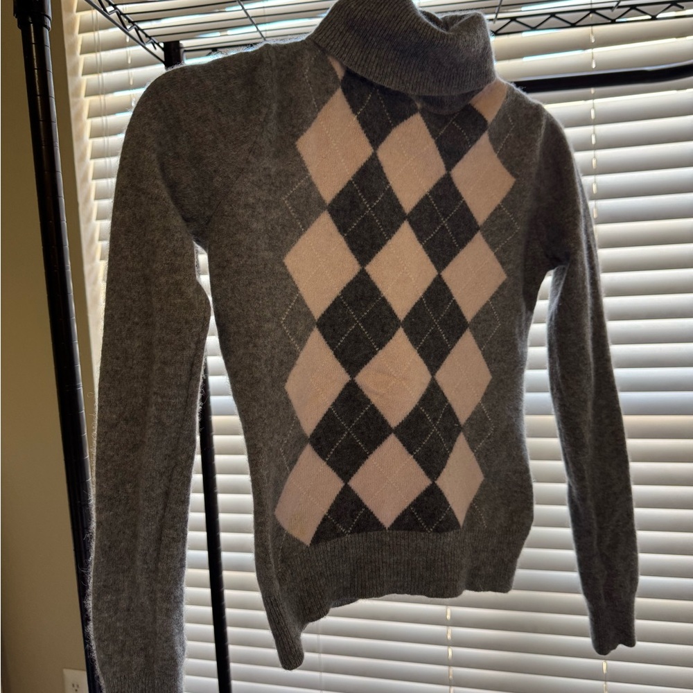 Gray lt & dark Pink Argyle Turtleneck  100% Cashmere Sweater